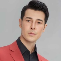 短剧演员萨钢云