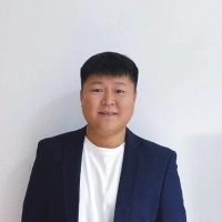 短剧演员包小平