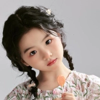 短剧演员李欣萦