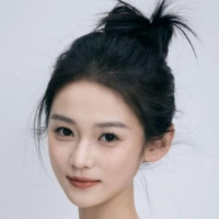 短剧演员李坤怡