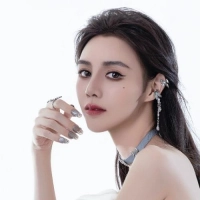 短剧演员刘萨萨