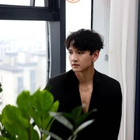 短剧演员回志康