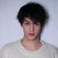 短剧演员侯仲钰