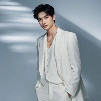 短剧演员龙亦宸